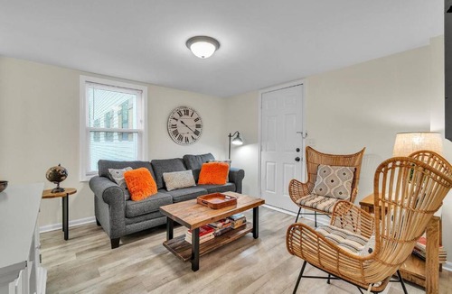 Water Hill House | Walk Downtown Parkside City View Beautifully Remodeled