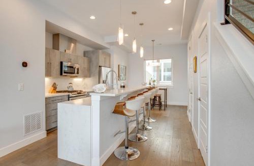 Highland House | Walk to Bars! LoHi City-View Haven w/Hot Tub