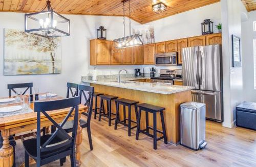 Show Low House | Walk to City Park: Family-Friendly Show Low Home