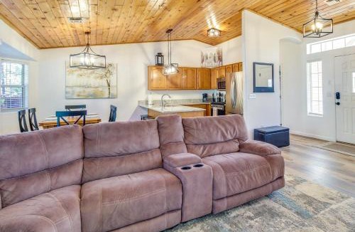 Show Low House | Walk to City Park: Family-Friendly Show Low Home