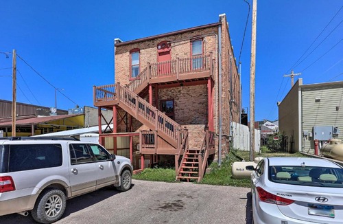 Custer Apartment | Walk to Dining, Breweries & Shops! Dtwn Custer Apt