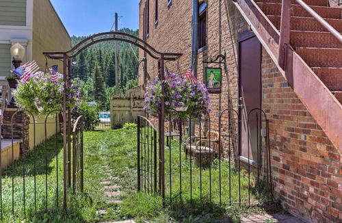 Custer Apartment | Walk to Dining, Breweries & Shops! Dtwn Custer Apt