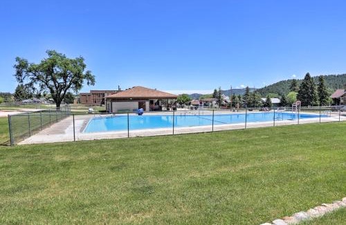 Custer House | Walk to Downtown: Custer Retreat w/Fire Pit!