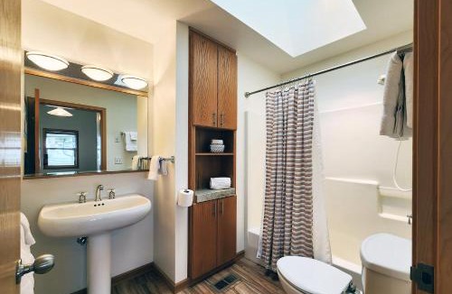 Yachats House | Walk to Everything! Hot Tub! Shorepine Haven