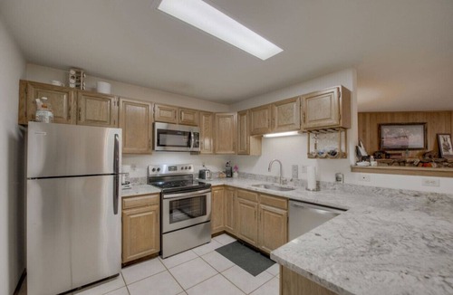 Mountain House Condo | Walk to Keystone Lifts! Cozy 2BR Condo w/Pool, Hot Tub & Fireplace