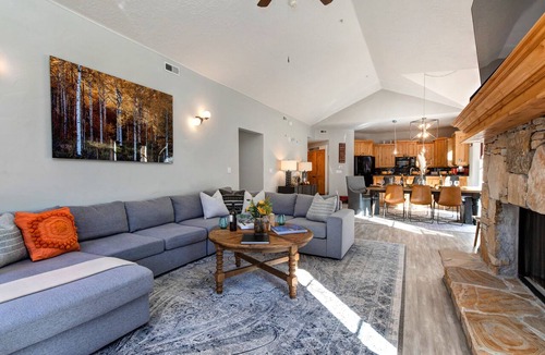 Downtown Park City Condo | Walk to Lift & Town | Private Hot Tub
