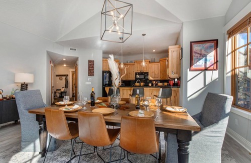 Downtown Park City Condo | Walk to Lift & Town | Private Hot Tub