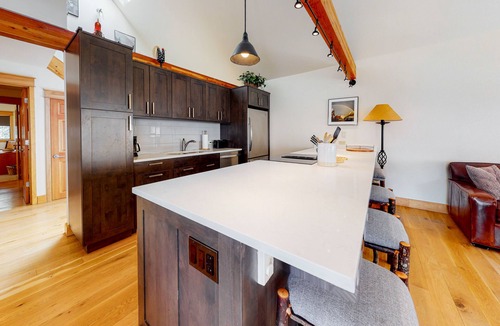 Telluride Condo | Walk to lifts & downtown, mountain-view condo with washer/dryer