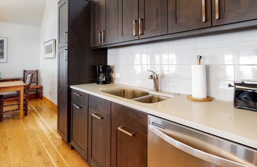 Telluride Condo | Walk to lifts & downtown, mountain-view condo with washer/dryer