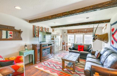 Ennis House | Walk to Main St! Ennis Townhome w/Balcony