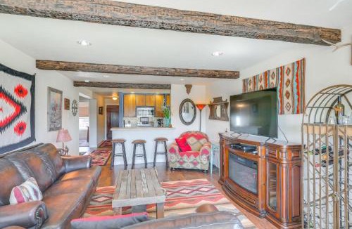 Ennis House | Walk to Main St! Ennis Townhome w/Balcony