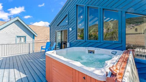 North Park City House | Walk to Main St, Private Hot Tub and Parking, 6 Bedrooms, Great Location - Sleeps 14