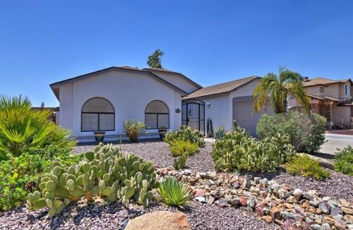 Glendale House | Walk to NFL Games: Glendale Home Near Golf