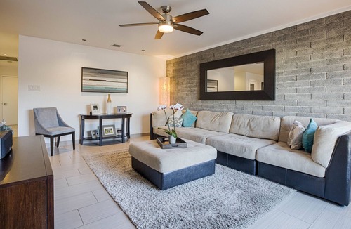 Southwest Village House | Walk to Old Town Scottsdale! Modern, Remodeled, Mid-Century Home - Sleeps 6