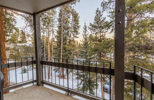 Peak 8 Apartment | Walk to Peak 8, Hot tub and parking