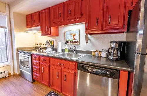 Peak 8 Apartment | Walk to Peak 8, Hot tub and parking