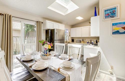 Seaside House | Walk to Seaside Beach: Vacation Rental Cottage!