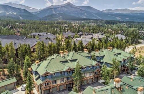 Four O'Clock House | Walk to Shuttle, Lift & Main St! Breck Ski Base