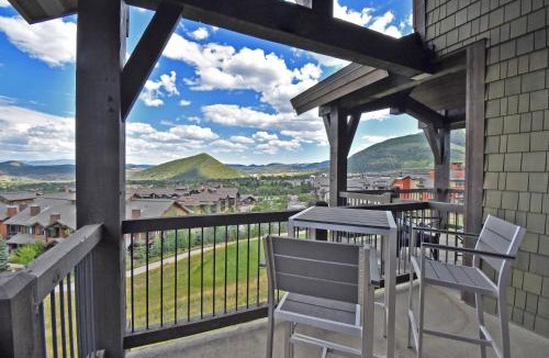 Park City House | Walk to Skiing at Frostwood Gondola, Luxury Townhome on Golf Course, Private Hot Tub, Mountain Views