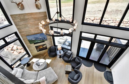 Park City House | Walk to Skiing, Exceptional Juniper Landing 4 BR, Private Hot Tub, Golf Course Views, Outdoor Pool
