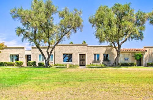 Chateau De Vie Seven House | Walk to Trolley & Lake: Sunny Scottsdale Townhome