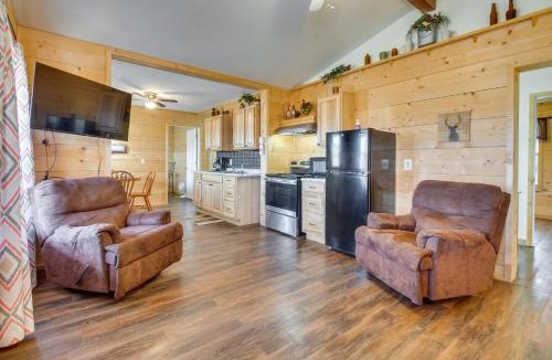 Mountain View House | Walk to White River: Mountain View Family Cabin!