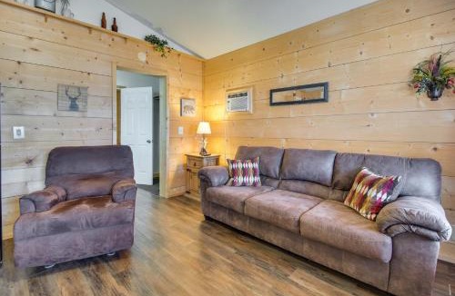 Mountain View House | Walk to White River: Mountain View Family Cabin!