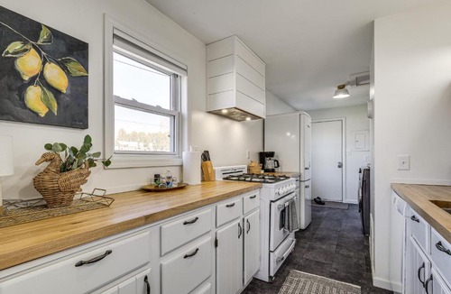 Elk Rapids House | Walkable 3-Unit Escape Near Elk Lake & Bay Access!