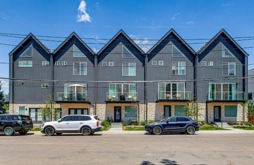 University Hills House | Walkable Location: Pet-Friendly Denver Townhome
