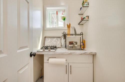 Van Nuys Apartment | Walkable Location: Single-Story Van Nuys Apartment