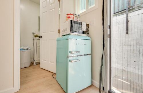 Van Nuys Apartment | Walkable Location: Single-Story Van Nuys Apartment