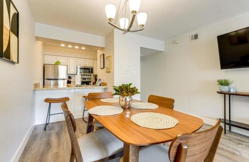 South Scottsdale House | Walkable Old Town Scottsdale Condo: Pool & Hot Tub