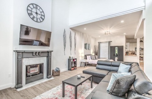 Central West End Apartment | Walkable Studio in Central West End | Near Barnes Jewish | St. Louis MO