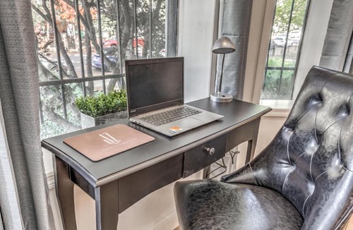 Central West End Apartment | Walkable Studio in Central West End | Near Barnes Jewish | St. Louis MO