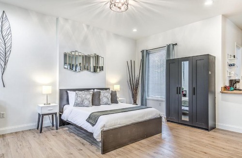 Central West End Apartment | Walkable Studio in Central West End | Near Barnes Jewish | St. Louis MO