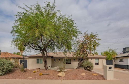 Western Villa Apartment | WanderJaunt - Aurora - 3BR - Old Town Scottsdale