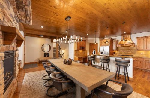 Woodmoor House | Warm and luxurious, spectacular views, all en-suites, hot tub, shuffle board, arcade machine!