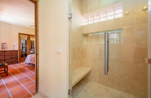 Nopolo House | Water and Mountain Views-Steps to Beach and Inn