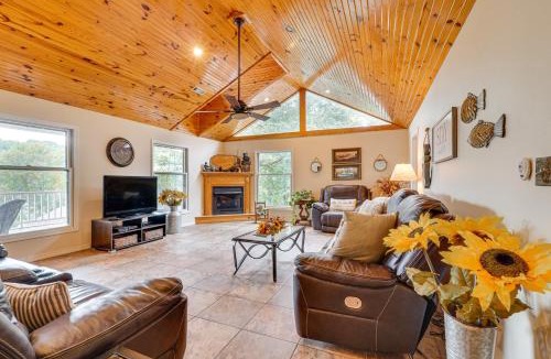 Sylvan Shores House | Waterfront Beaver Lake House w/Deck & Fire Pit!