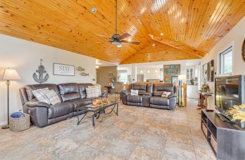 Sylvan Shores House | Waterfront Beaver Lake House w/Deck & Fire Pit!