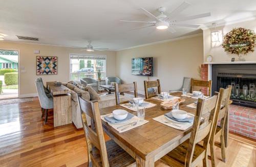 Upper Lake House | Waterfront Clear Lake Home w/Game Room & Deck!