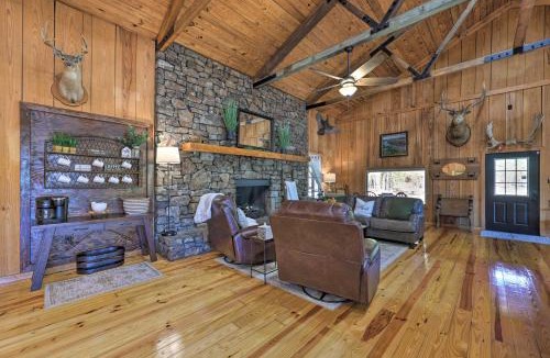 Arkadelphia House | Waterfront Deck: Home on Ouachita River!
