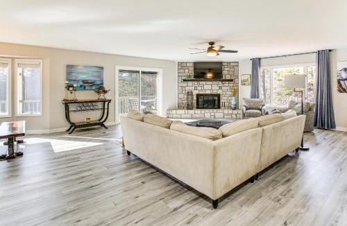 Hot Springs Village House | Waterfront Lake Coronado Home w/Deck & Views