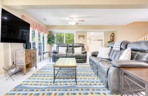 Osage Beach House | Waterfront lake house with private dock on calm cove