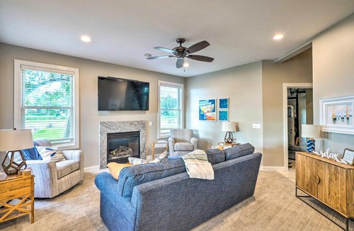 Mound House | Waterfront Mound Retreat w/Dock & Lake Access!
