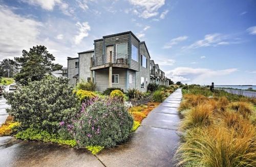 Newport House | Waterfront Oregon Abode w/Balcony & Ocean Views!