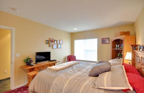 Newport House | Waterfront Oregon Abode w/Balcony & Ocean Views!