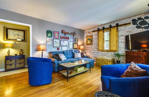 Rocky Mount House | Waterfront Ozarks Home w/Hot Tub, Bar & Dock
