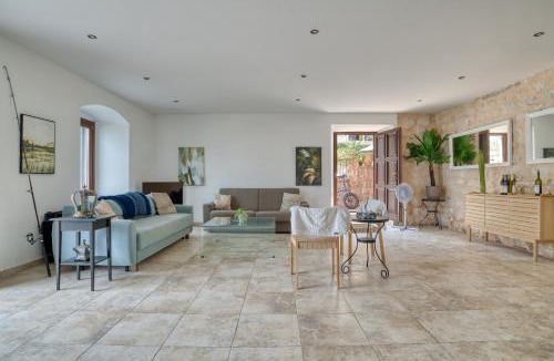 Pricelje Apartment | Waterfront Palace apartment by MN Property