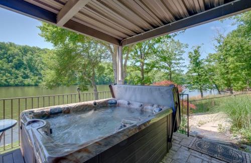 Goodview House | Waterfront Smith Mountain Lake Home w/Boat Dock!
